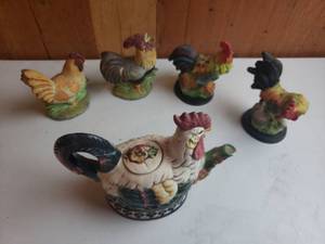 lot 66 image: 5 Rooster Collectible Piecese