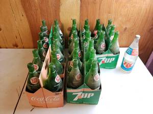 lot 78 image: 5 Six Packs of Old 7up Bottles and 1 RC Cola Bottle