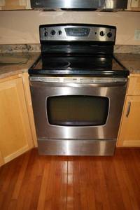 lot 2 image: Amana oven
