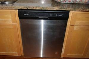 lot 4 image: Amana ADB1400AGS