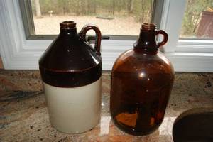 lot 13 image: Lot of Jugs