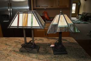 lot 16 image: Lot of Lamps