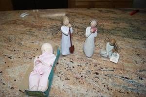 lot 18 image: Lot of Figurines