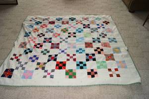 lot 24 image: Quilt