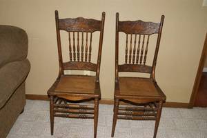 lot 27 image: 2 Chairs