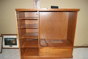 lot 29 image: Entertainment Center