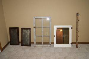 lot 37 image: Lot of Decor