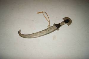 lot 65 image: Knife