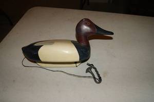 lot 67 image: Decoy Duck