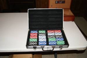 lot 73 image: Poker Chips