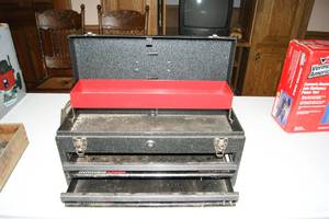 lot 75 image: Rally Tool Box