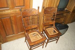 lot 89 image: Lot of 2 Vintage Chairs