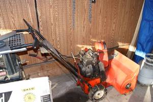 lot 135 image: Ariens ST270 Snowblower