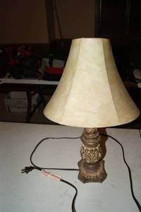 lot 106 image: Small Wooden Lamp
