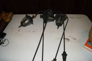 lot 110 image: Lot of 3 Solar Lights