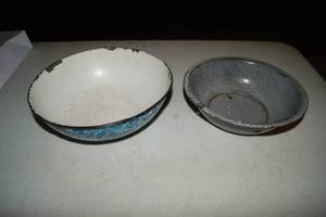 lot 122 image: Vintage Ceramic Metal Bowls