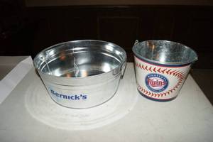 lot 123 image: 2 Metal Pails