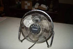 lot 124 image: Small Metal Fan