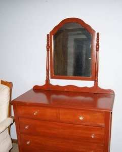 lot 146 image: Vintage Dresser With Mirror on Wheels