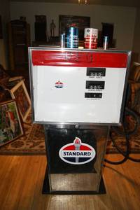 lot 1 image: 1969 Standard Pump