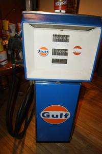 lot 2 image: 1969 Gulf Gas Pump