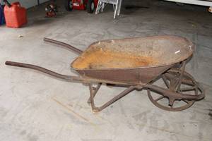 lot 3 image: Vintage Metal Wheel Barrow