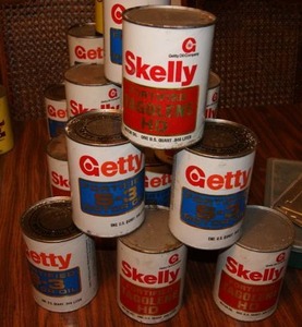 lot 16 image: Lot of 6 Vintage Sealed Oil Cans