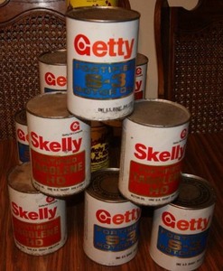 lot 17 image: Lot of 6 Vintage Sealed Oil Cans