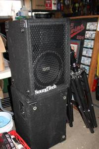 lot 11 image: Lot of (2) SoundTech Stereo Speakers with Stands