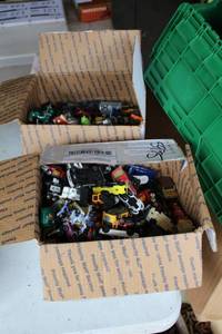 lot 122 image: Matchbox and Hot Wheels Cars