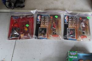 lot 118 image: Lot of (3) Starting Lineup Kobe Bryant, Michael Jordan Action Figures