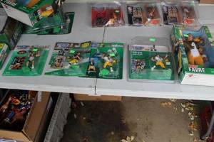 lot 117 image: Lot of (5) Starting Lineup Brett Favre Action Figures