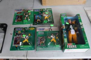 lot 116 image: Lot of (5) Starting Lineup Brett Favre Action Figures