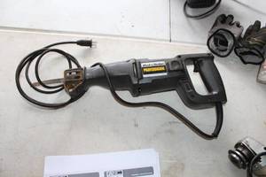 lot 34 image: Black & Decker 2-Speed Cut Saw 3103