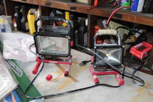 lot 36 image: Lot of (2) Husky Shop Work Lights