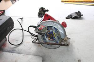 lot 35 image: Skil Skilsaw 7-14in. Circular Saw 5480