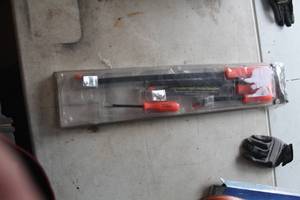 lot 38 image: 5-Piece Pry Bar Set