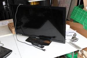 lot 42 image: Philips 32in. Flat Screen TV with Remote Control