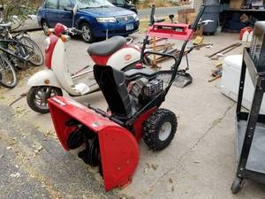 lot 6 image: MTD Yard Machines 8-Speed Electric Start Snow-thrower