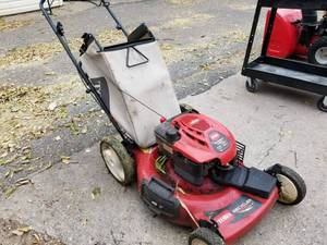 lot 8 image: 2008 Toro Recycler Rear Bagger Push Lawn Mower