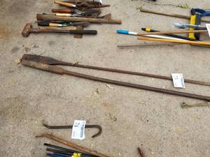 lot 75 image: Lot of (2) Heavy Metal ScrapersPry Bar
