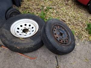 lot 57 image: Lot of (2) Tires with 4-Lug,6-Lug Steel Wheels