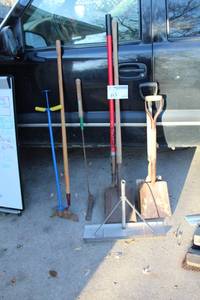 lot 65 image: Lot of (8) Shovels, Yard Tools, Roof Shovel