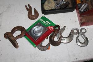 lot 84 image: Industrial Metal Hooks, Ace Flush Ring Pull