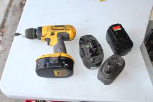 lot 154 image: DeWalt 18VDC Cordless Drill with Battery, 3-Cordless Batteries