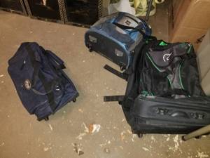 lot 127 image: Lot of (3) Rolling Bags