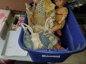 lot 195 image: Dolls