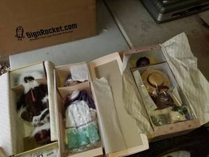 lot 196 image: Lot of (3) Collectors Dolls - Priscilla by Gladys E. Rodgers, International Dolls #487 with Certificate, Lulu by Linda Mason The Alaskan Territory