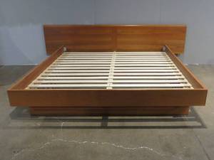 lot 1 image: King Size Platform Bed