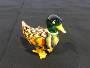 lot 31 image: Murano Style Glass Duck